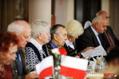 Oleśniccy emeryci spotkali się z seniorami związku oraz ustępującymi władzami miasta