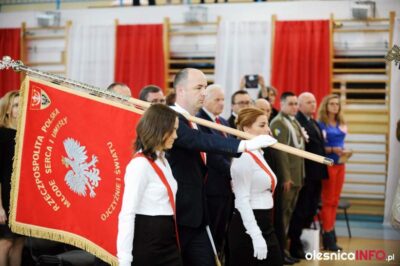 Szkoła Podstawowa w Sokołowicach już z Orłem Białym na sztandarze