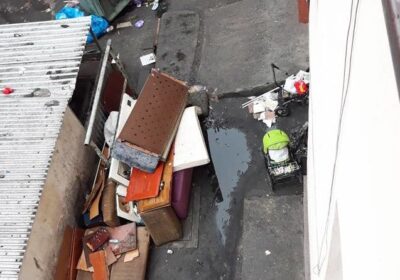 Tak wygląda jedno z podwórek w centrum Oleśnicy. Mieszkańcy są bezsilni