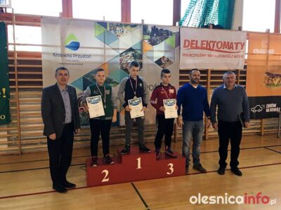 Młodzi zawodnicy Fighters Factory Oleśnica walczyli na matach w Krośnicach