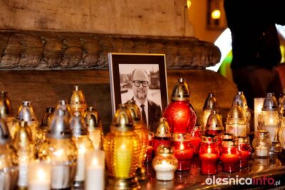 Oleśnica solidarna z Pawłem Adamowiczem. Światełko pamięci tragicznie zmarłego prezydenta