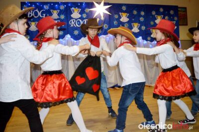 Dzieci z Sokołowic wystąpiły z programem dla babć i dziadków