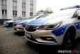 Nowe radiowozy zaparkowały już na policyjnym parkingu
