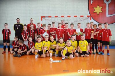 Piłkarskie rozgrywki w bierutowskiej hali sportowej