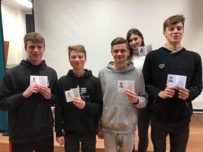 Młodzi pływacy z Oleśnicy z kursem sędziowskim