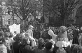 PL_1027_3_3_2_342 - Podczas pochodu pierwszomajowego, 1977