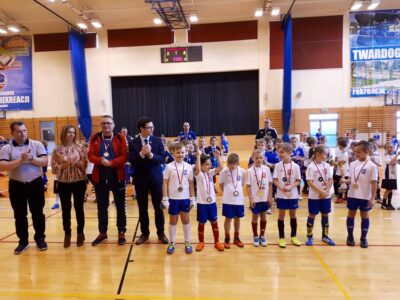 Żacy Pogoni Oleśnica wygrywają Turniej o Puchar Burmistrza Międzyborza