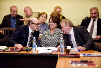 Radni powiatowi oraz starostowie ujawnili swoje majątki