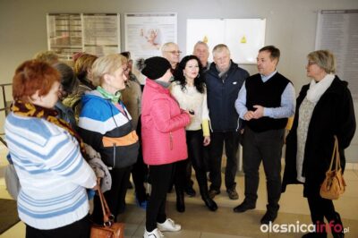 Seniorzy zwiedzali oleśnicki kompleks rekreacyjny