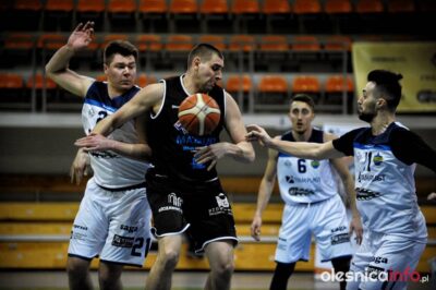 Team-Plast KK Oleśnica wygrywa ostatni mecz przed własną publicznością