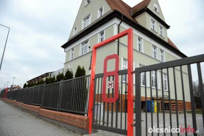 Wakacyjne remonty w oleśnickich szkołach, czyli nowe boisko, plac zabaw, nagłośnienie