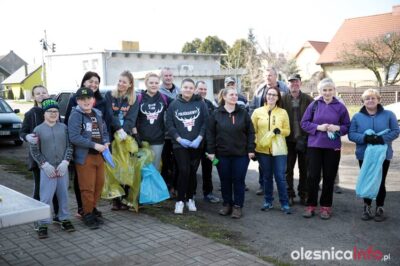 Mieszkańcy Smardzowa sprzątają dzisiaj swoją wieś [ZDJĘCIA I WIDEO]