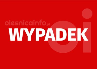 Kierowca osobówki uderzył w słup. Jedna osoba jest poszkodowana