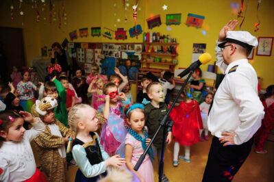 Przedszkolaki z czwórki na balu karnawałowym