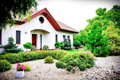 Masz wolny milion? Zobacz, jaką piękną willę kupisz w Oleśnicy lub pod miastem