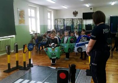 Oleśniccy policjanci edukują najmłodszych o bezpieczeństwie na drodze