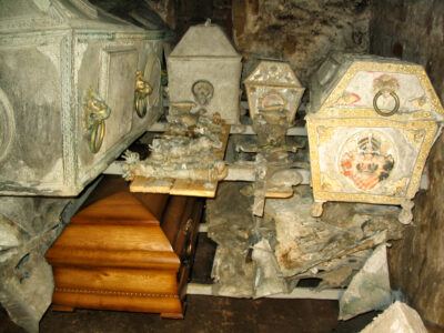 Każdy sarkofag z krypty Podiebradów trafi do rejestru zabytków