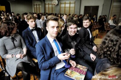 Uczniowie I LO odebrali świadectwa ukończenia szkoły!