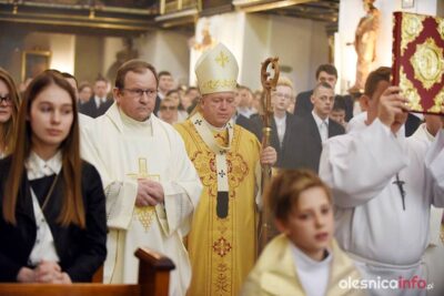Bierzmowanie w Oleśnicy. Sakramentu udzielił arcybiskup Józef Kupny