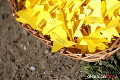 Oleśnica pamięta. Żonkile symbolem 83. rocznicy powstania w getcie warszawskim