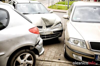 Nieostrożny kierowca staranował trzy auta [ZDJĘCIA]