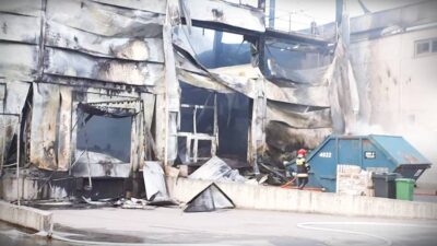 Uważajcie w drodze do Wrocławia! Trwa dogaszanie potężnego pożaru