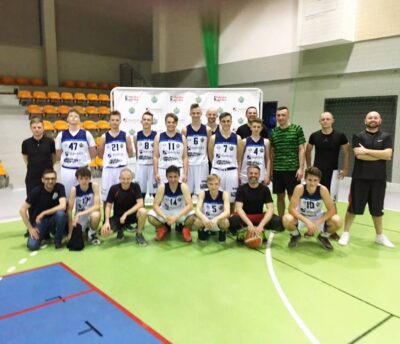 Lekcja koszykówki dla oleśnickich juniorów