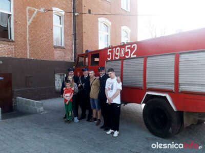 Ochotnicy z zajączkiem w bierutowskim domu dziecka