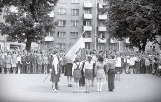 stare zdjęciaOleśnicyPL_1027_3_3_2_327 -Apel w czasie jubileuszu XXX lecia Szkoly Podstawowej nr 2, 18 maja 1977