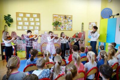 Młodzi skrzypkowie z koncertem u kolegów