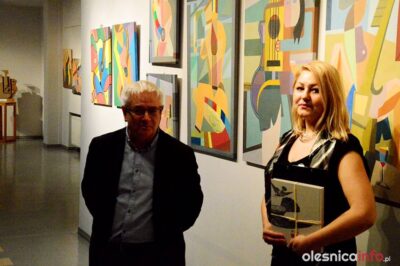 Kobieta z gitarą na obrazach Jana Pływacza