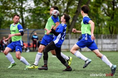 Akademia Piłkarska Oleśnica przegrywa z Perłą Węgrów