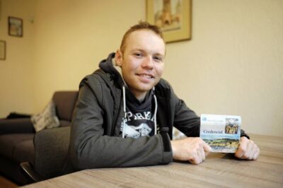 Przeszedł 1500 km z Krakowa do Rzymu. Teraz leci do Zambii pomagać potrzebującym