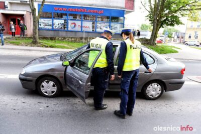Patrole ponadnormatywne. Ile razy interweniowała oleśnicka policja? Za co karała oleśniczan mandatami?