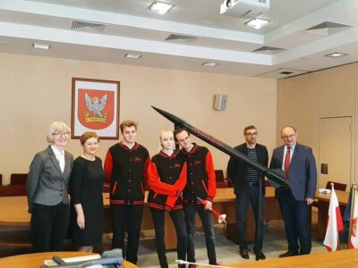 Twórcy rakiet z liceum z wizytą w ratuszu