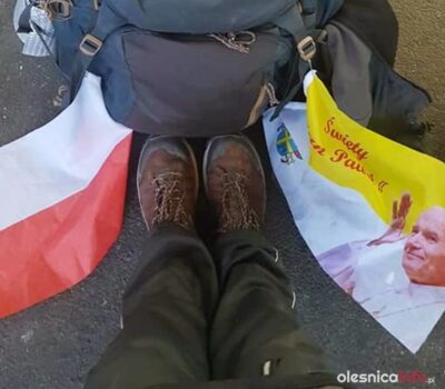 Po 56 dniach i dotarciu pieszo do Watykanu Patryk Potępa kończy pielgrzymkę