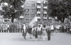 stare zdjęcia_OleśnicyPL_1027_3_3_2_327 -Apel w czasie jubileuszu XXX lecia Szkoly Podstawowej nr 2, 18 maja 1977-20190512
