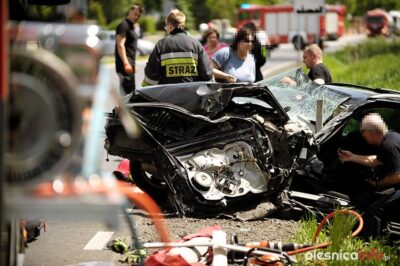 Wypadek przy cmentarzu. Po ranną osobę przyleciało Lotnicze Pogotowie Ratunkowe