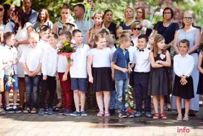 Uczniowie z SP 4 już mają wakacje [NAZWISKA WYRÓŻNIONYCH]