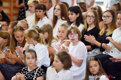 Uczniowie oleśnickiej ósemki powitali wakacje [NAZWISKA WYRÓŻNIONYCH]