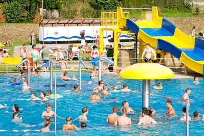 Rekordowy czerwiec na oleśnickim basenie. Jak było kiedyś? [NOWE I STARE ZDJĘCIA]