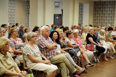 Jak nie dać się oszukać? Policja na debacie z seniorami i młodzieżą