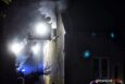 Pożar budynku mieszkalnego przy ul. Wiejskiej. Jedna osoba jest poszkodowana [ZDJĘCIA I WIDEO]