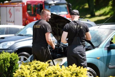 Straż wezwana do palącego się samochodu