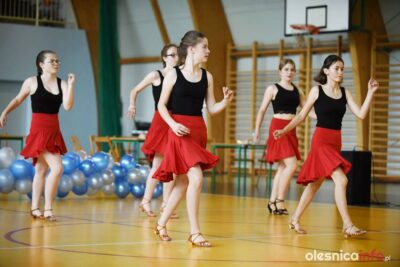 Turniej Tańca w Dobroszycach. Uczestnicy walczą o puchar wójta