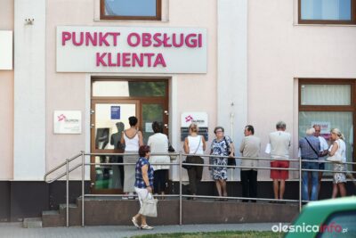 Kolejki długie, a toalety brak. Skarżą się klienci i ci, którzy muszą im  udostępniać swoje WC