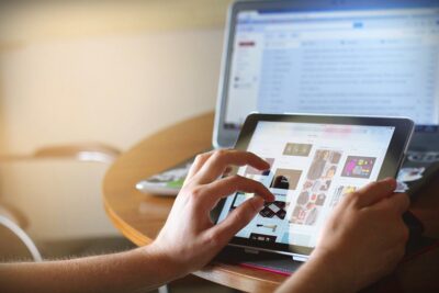 Policja ostrzega! Oszuści przechwytują konta na facebooku