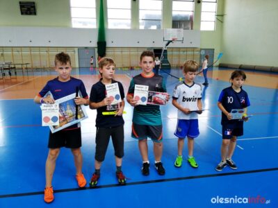 Rozgrywki tenisa stołowego w bierutowskiej hali