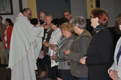 Uroczystość w oleśnickiej parafii. Odziani Szatą Maryi