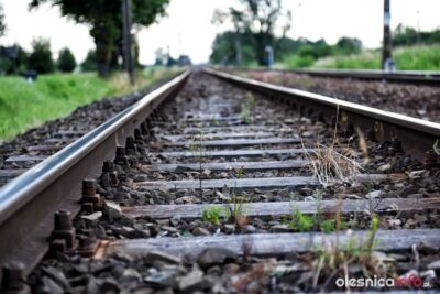 Poranne kłopoty pasażerów.  Czy pociąg relacji Oleśnica-Wrocław wjechał na niewłaściwy tor?
